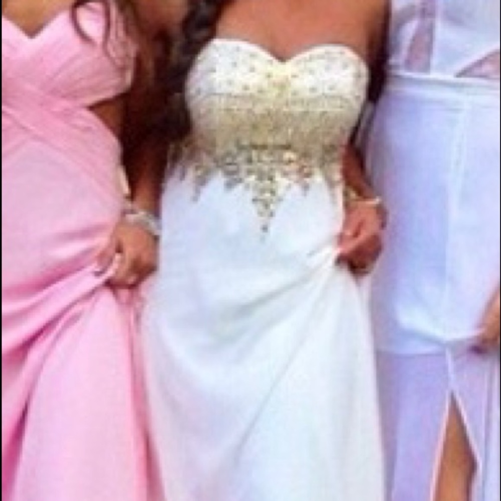 Strapless white prom dress, worn once - Picture 3 of 3